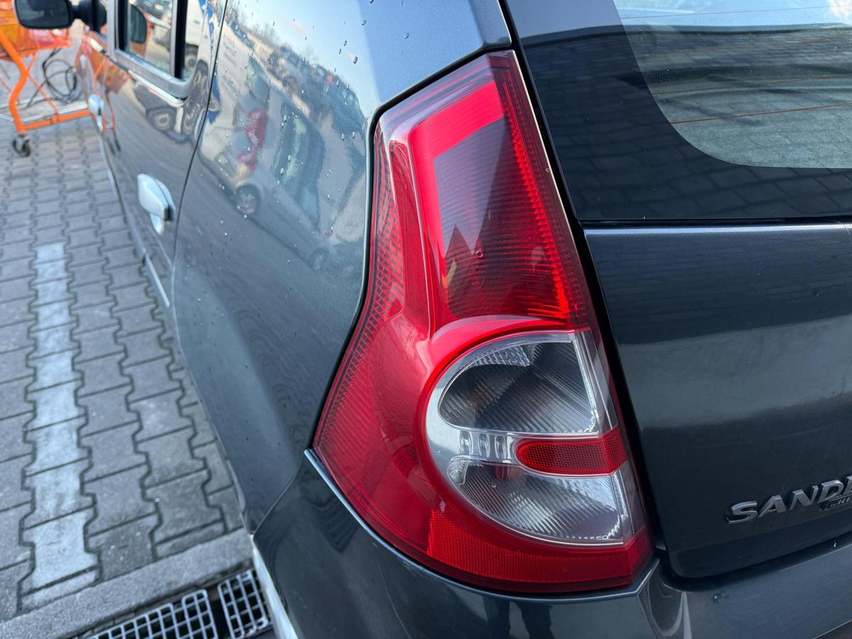 Dacia Sandero SD original R&uuml;cklicht R&uuml;ckleuchte links BJ10
